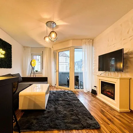 Luxurious In City-center With Balcony, Free Parking *