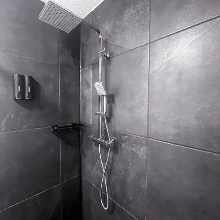 アパート Luxurious In City-center With Balcony, Free Parking