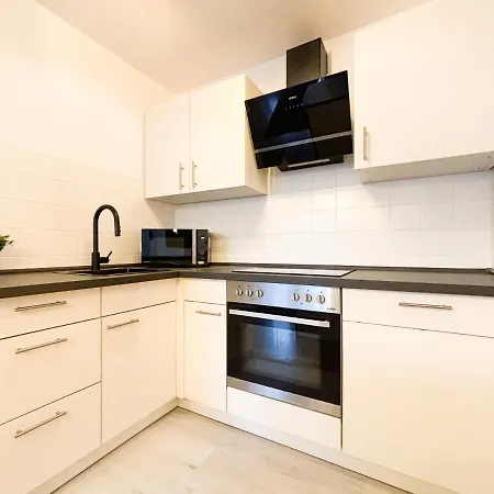 Luxurious In City-center With Balcony, Free Parking