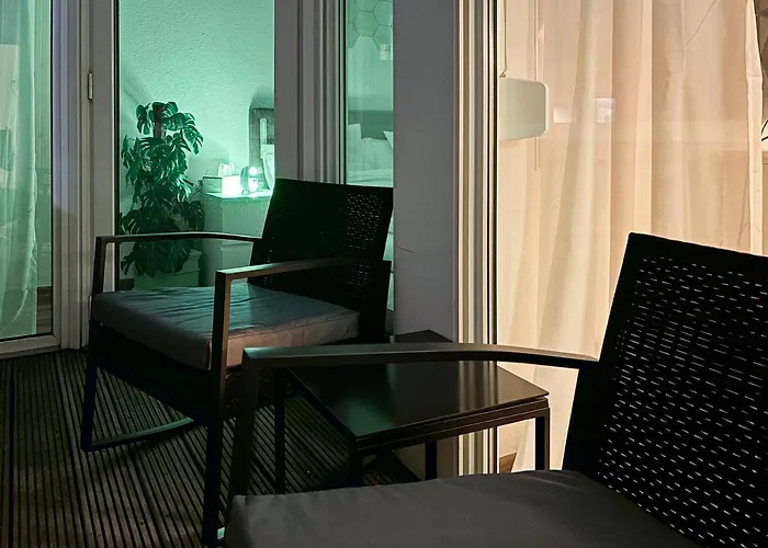 Luxurious In City-center With Balcony, Free Parking 빌레펠트