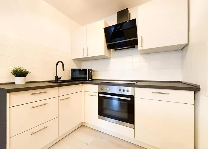 Luxurious In City-center With Balcony, Free Parking