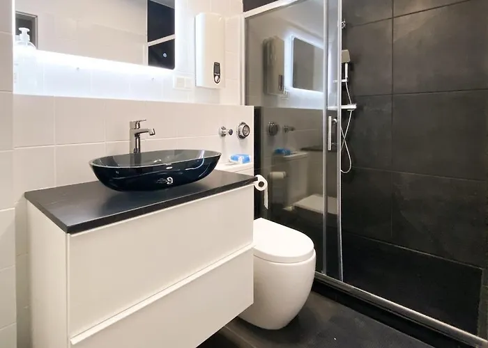 Luxurious In City-center With Balcony, Free Parking Appartement *